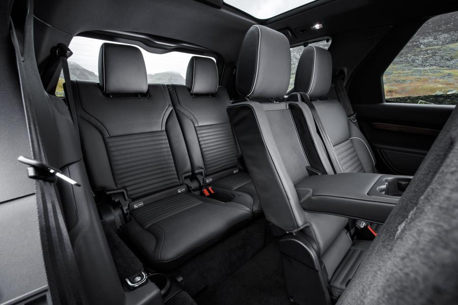 Интерьер Land Rover Discovery HSE 2017 года  (UK) (фото 30 из 40)